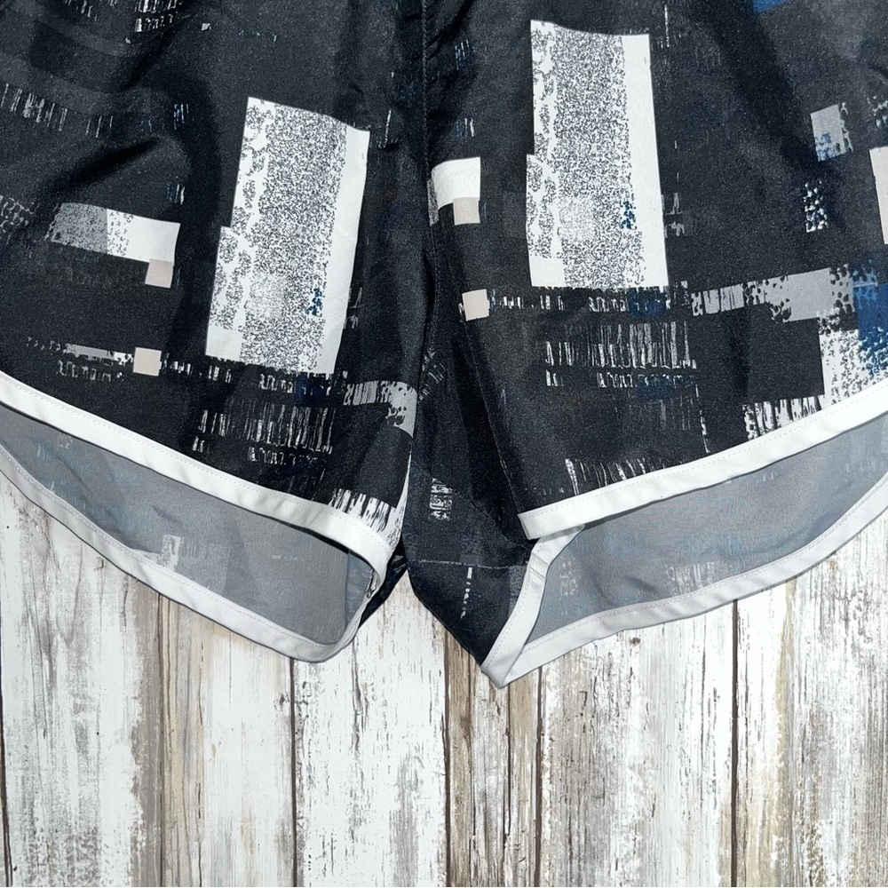 Under Armor Loose Black & White Printed Breathable Shorts - Picture 2 of 3